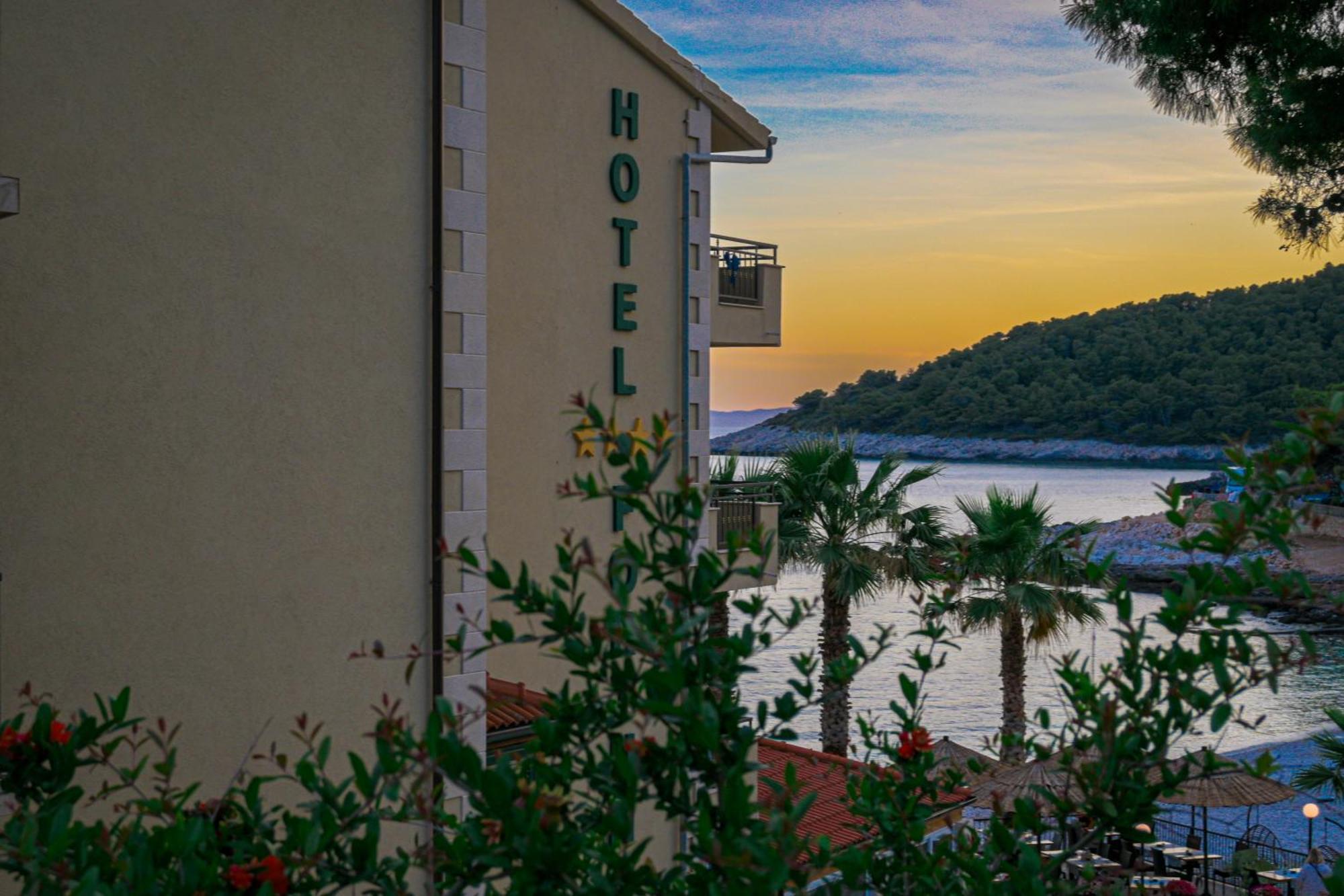 Hotel Fortuna Milna  Exterior photo