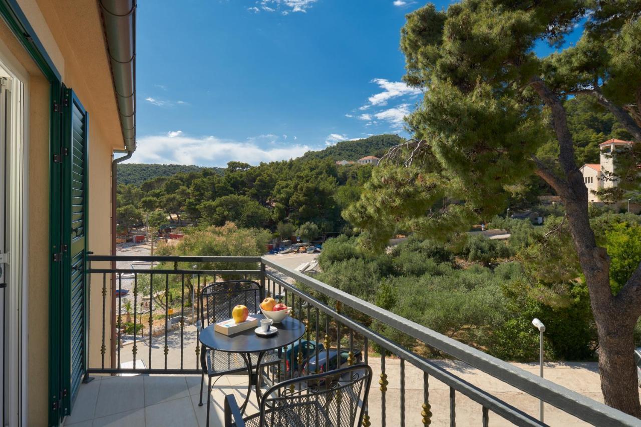 Hotel Fortuna Milna  Exterior photo