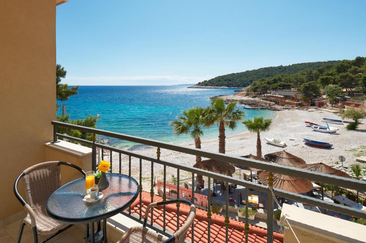 Hotel Fortuna Milna  Exterior photo